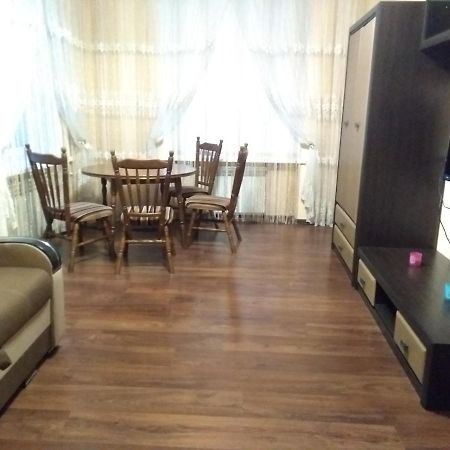 Apartments Comfortablе แชร์นิฟซี ภายนอก รูปภาพ