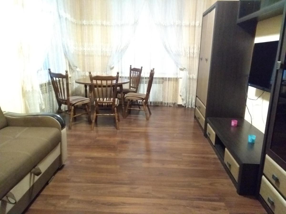 Apartments Comfortablе แชร์นิฟซี ภายนอก รูปภาพ