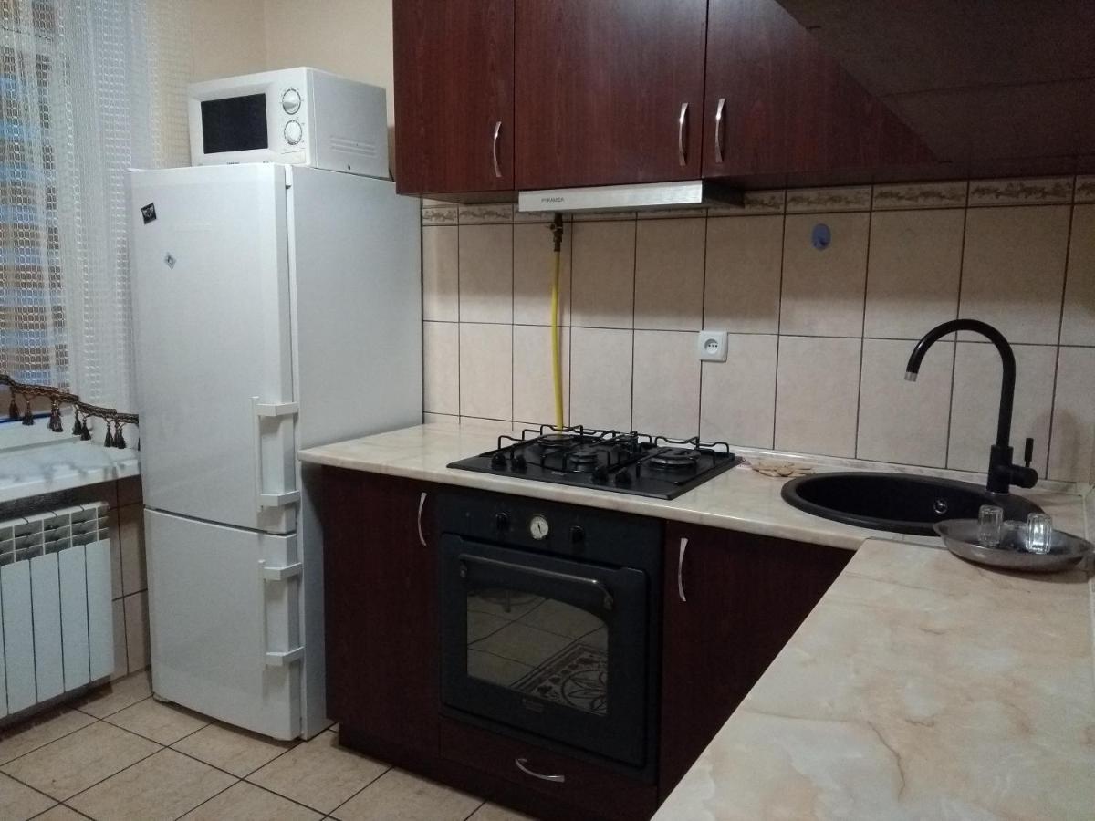 Apartments Comfortablе แชร์นิฟซี ภายนอก รูปภาพ