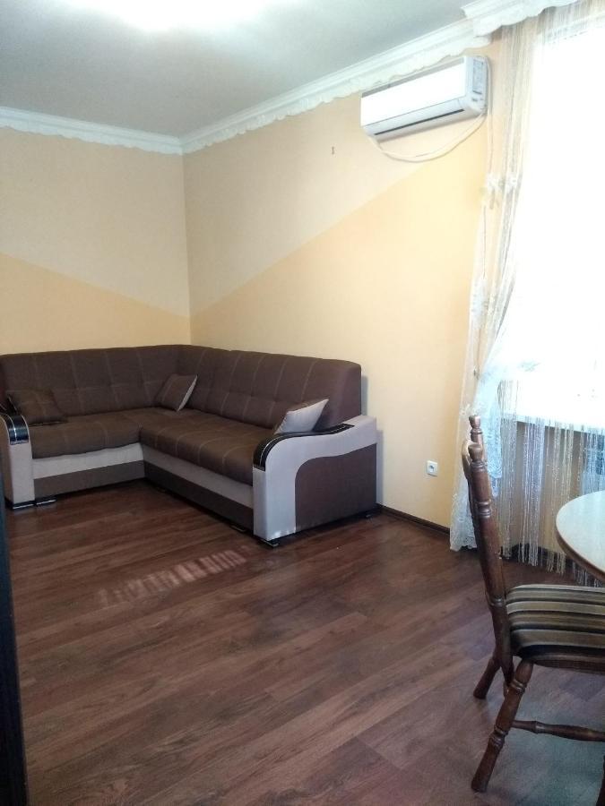 Apartments Comfortablе แชร์นิฟซี ภายนอก รูปภาพ
